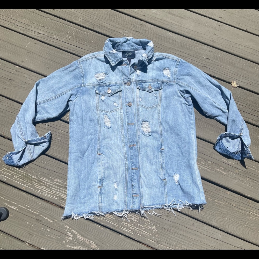 Buckle Daytrip Shacket size small destructed light jean shacket. Worn once